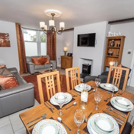Holiday home Bridge House 1 *